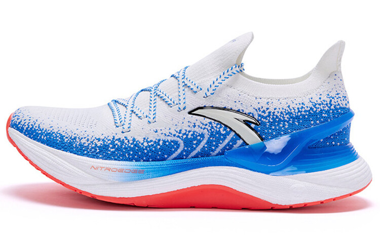 Кроссовки для бега Chuang 2.0 Pro для мужчин с низким верхом цвета слоновой кости, белого/среднего синего/черного цвета Anta 
Кроссовки для бега Chuang 2.0 Pro для мужчин с низким верхом цвета слоновой кости, белого/среднего синего/черного цвета Anta