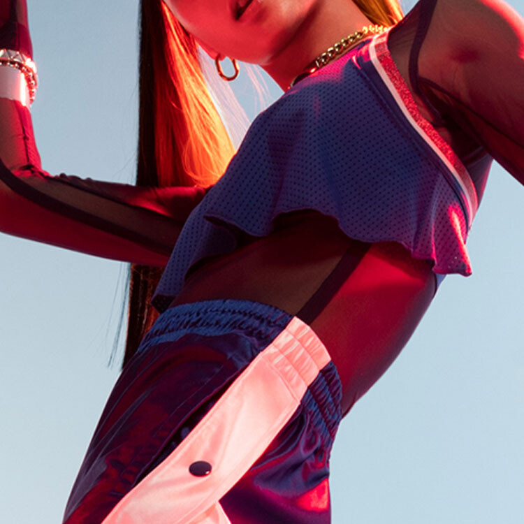 Спортивное нижнее белье женское Sapphire Nike
Спортивное нижнее белье женское Sapphire Nike