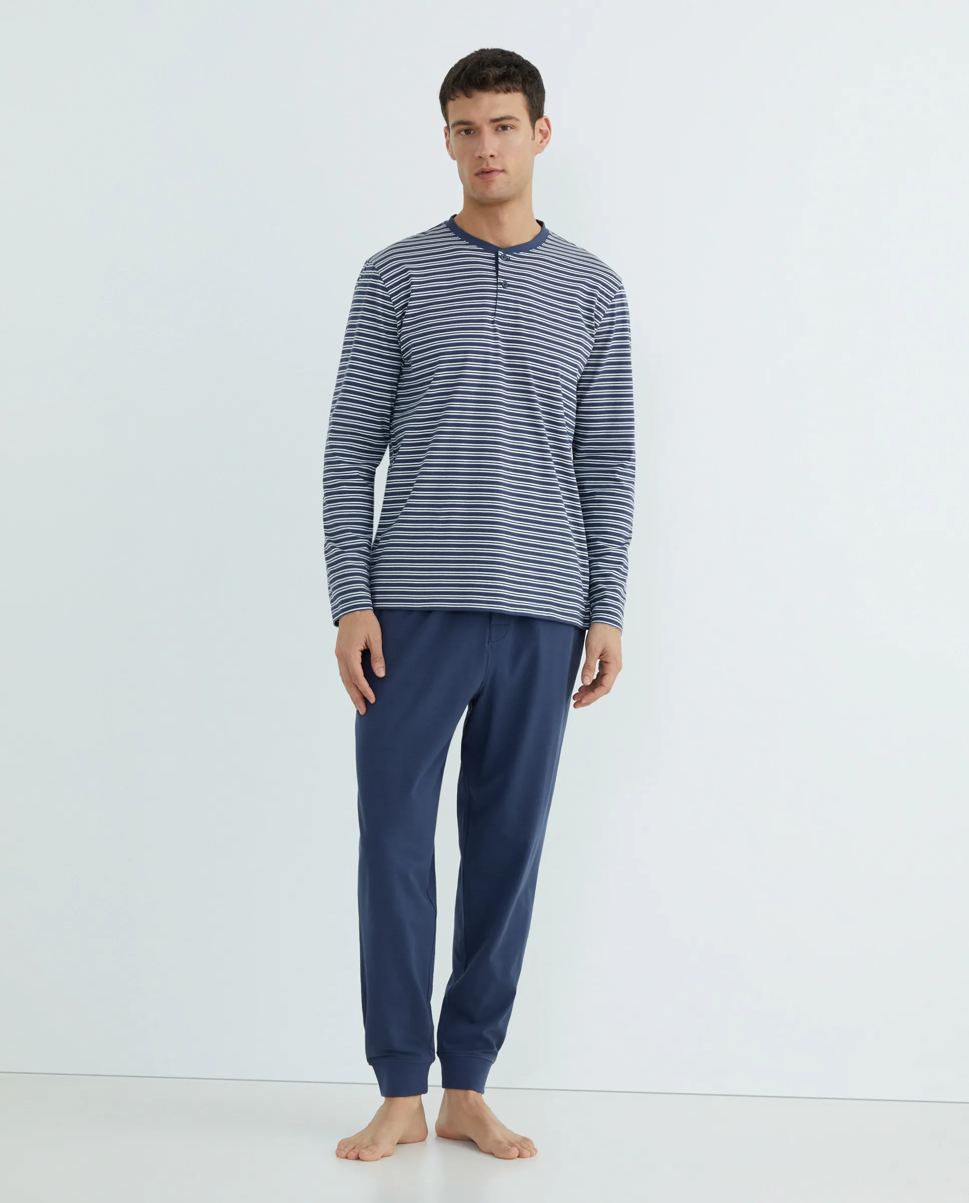 Длинная пижама из трикотажа для мужчин Dustin, темно-синий
Длинная пижама из трикотажа для мужчин Dustin, темно-синий