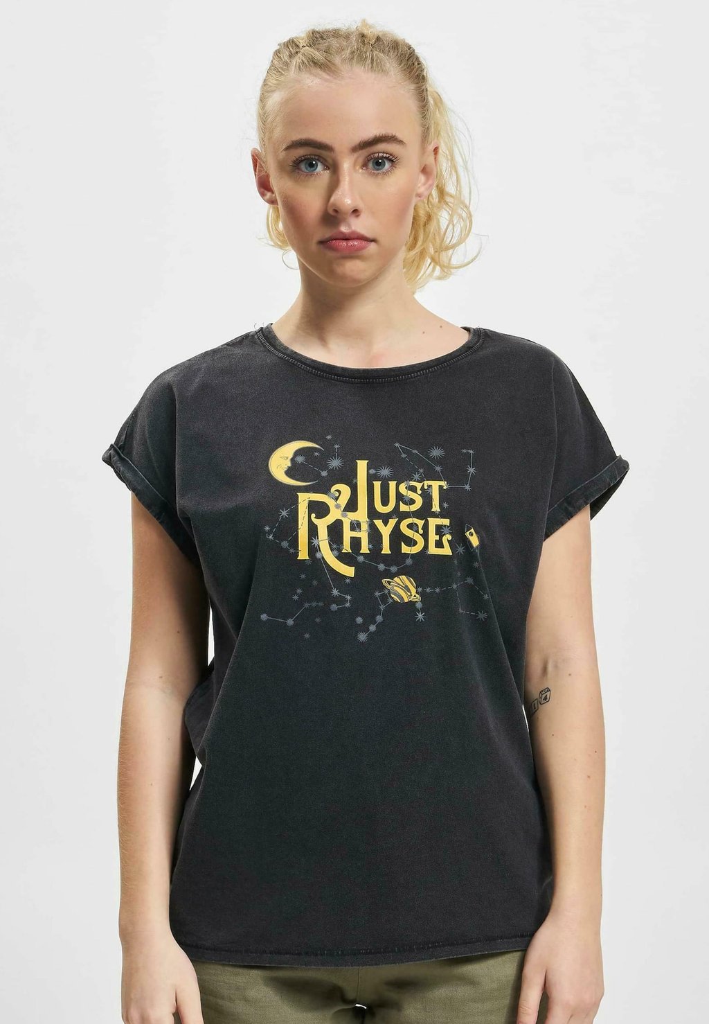 Футболка с принтом Just Rhyse, черный
Футболка с принтом Just Rhyse, черный