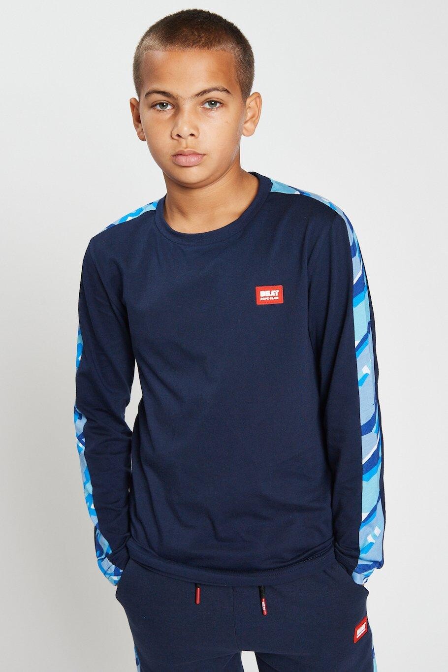 Футболка с длинными рукавами и геопанелью 'Distortion' Beat Boyz Club, темно-синий
Футболка с длинными рукавами и геопанелью 'Distortion' Beat Boyz Club, темно-синий