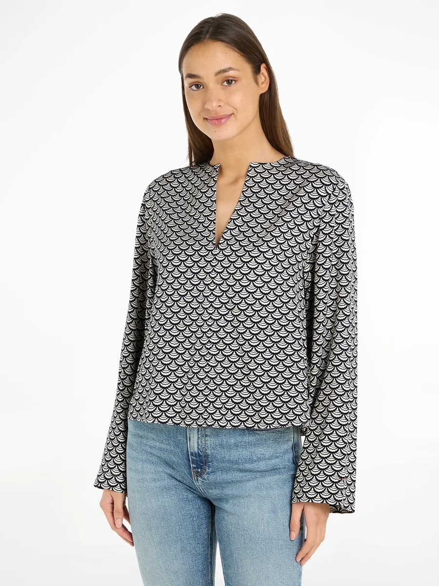 Блузка-топ Tommy Hilfiger "SEAL AOP V-NECK BLOUSE", с нашивкой-логотипом, цвет Varsity_Seal_Print/_Desert_Sky
Блузка-топ Tommy Hilfiger "SEAL AOP V-NECK BLOUSE", с нашивкой-логотипом, цвет Varsity_Seal_Print/_Desert_Sky