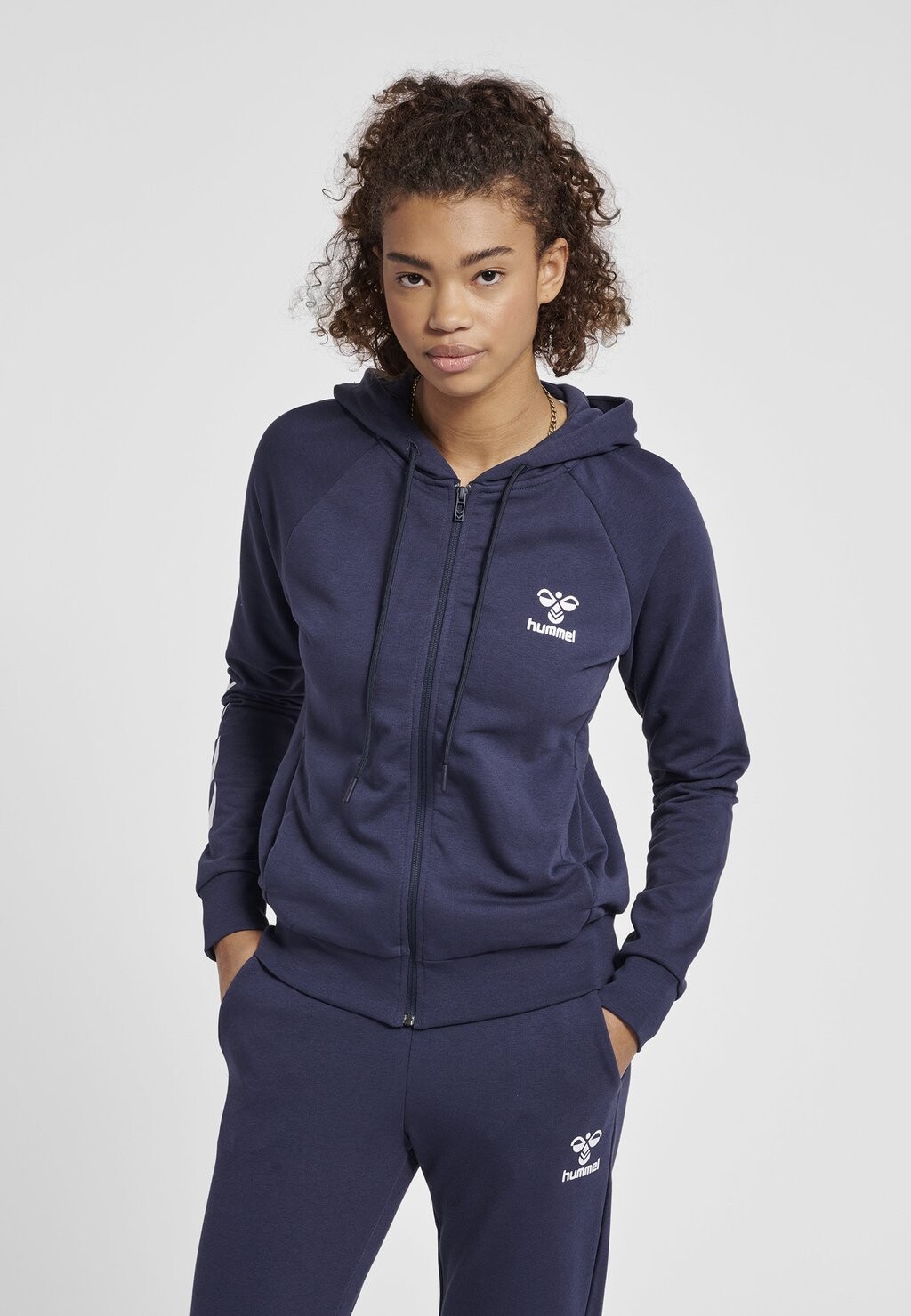 Толстовка NONI 2.0 Hummel, темно-синий
Толстовка NONI 2.0 Hummel, темно-синий