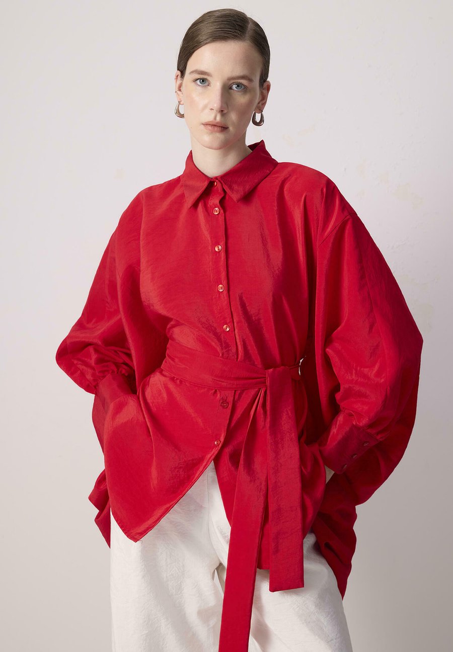 Блуза Touché Privé BAT SLEEVE, Red/Red
Блуза Touché Privé BAT SLEEVE, Red/Red