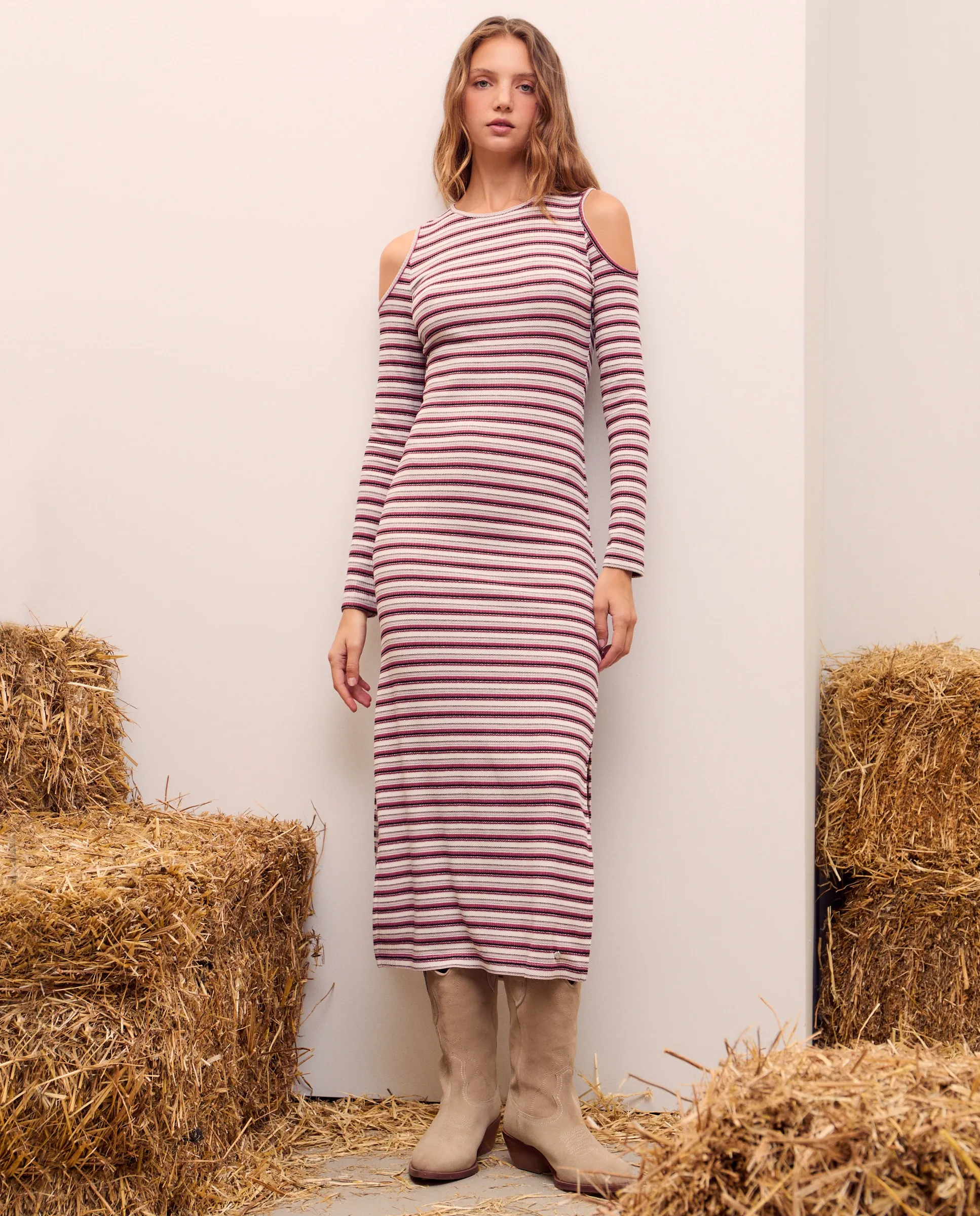 Длинное платье с прорезями в полоску Green Coast, розовый
Длинное платье с прорезями в полоску Green Coast, розовый