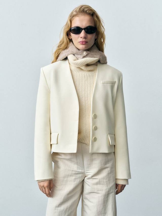 Структурированный укороченный блейзер jeanna Mango, цвет Natural White
Структурированный укороченный блейзер jeanna Mango, цвет Natural White