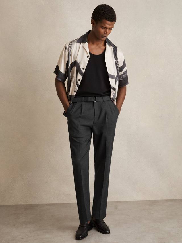 Брюки с зауженным низом из шерстяной смеси со штрипками Reiss, Charcoal Grey
Брюки с зауженным низом из шерстяной смеси со штрипками Reiss, Charcoal Grey