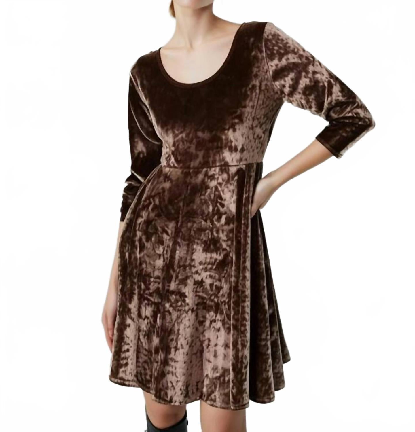 Коричневое бархатное платье-трапеция со стразами Tough Luv
Коричневое бархатное платье-трапеция со стразами Tough Luv