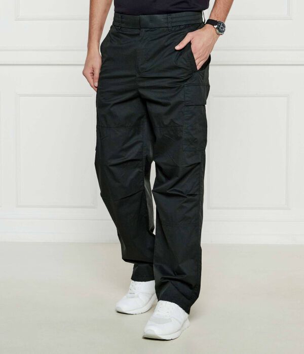 Брюки-карго мужские Armani Exchange свободные с накладными карманами, черный
Брюки-карго мужские Armani Exchange свободные с накладными карманами, черный