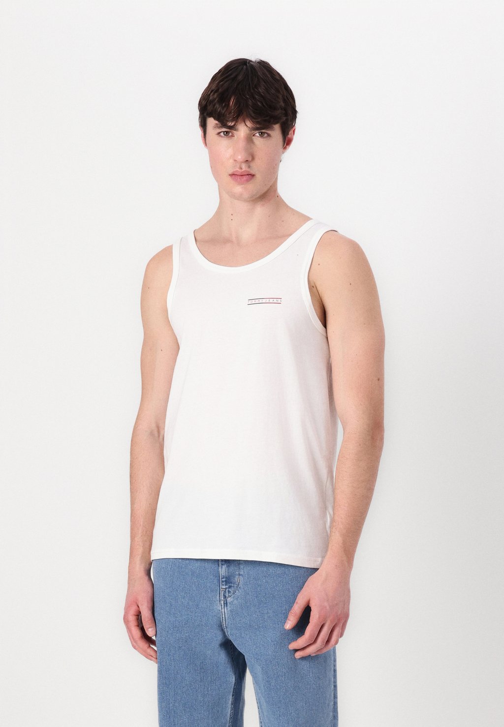Топ SLIM ENTRY GRAPHIC TANK Tommy Jeans, молочный
Топ SLIM ENTRY GRAPHIC TANK Tommy Jeans, молочный