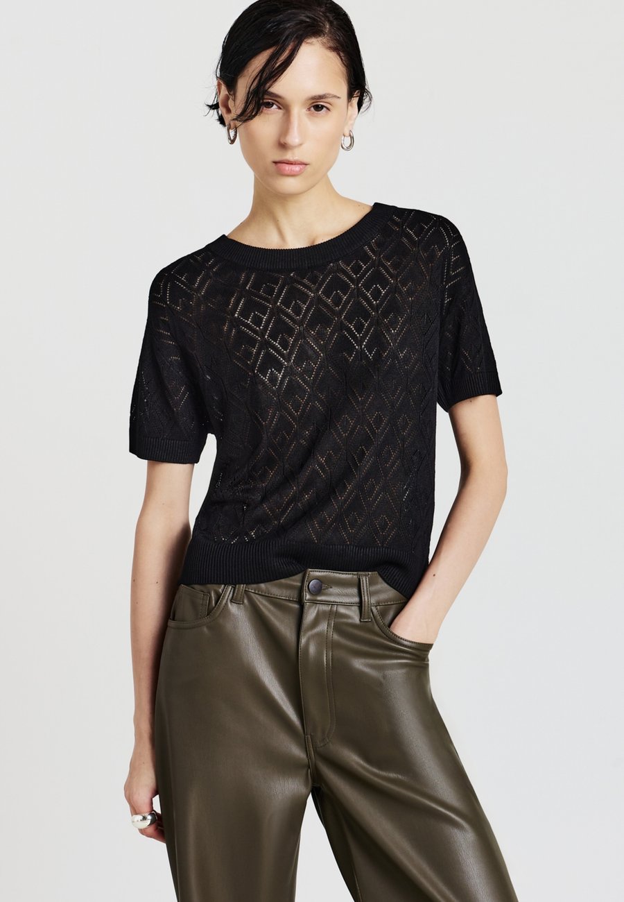 Блуза Calliope UNITA, Ultrablack/Black
Блуза Calliope UNITA, Ultrablack/Black