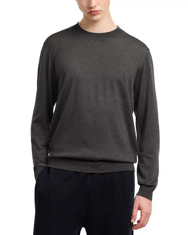 Необходимые вещи для путешествий: однотонный вязаный шерстяной свитер Emporio Armani, серый
Необходимые вещи для путешествий: однотонный вязаный шерстяной свитер Emporio Armani, серый