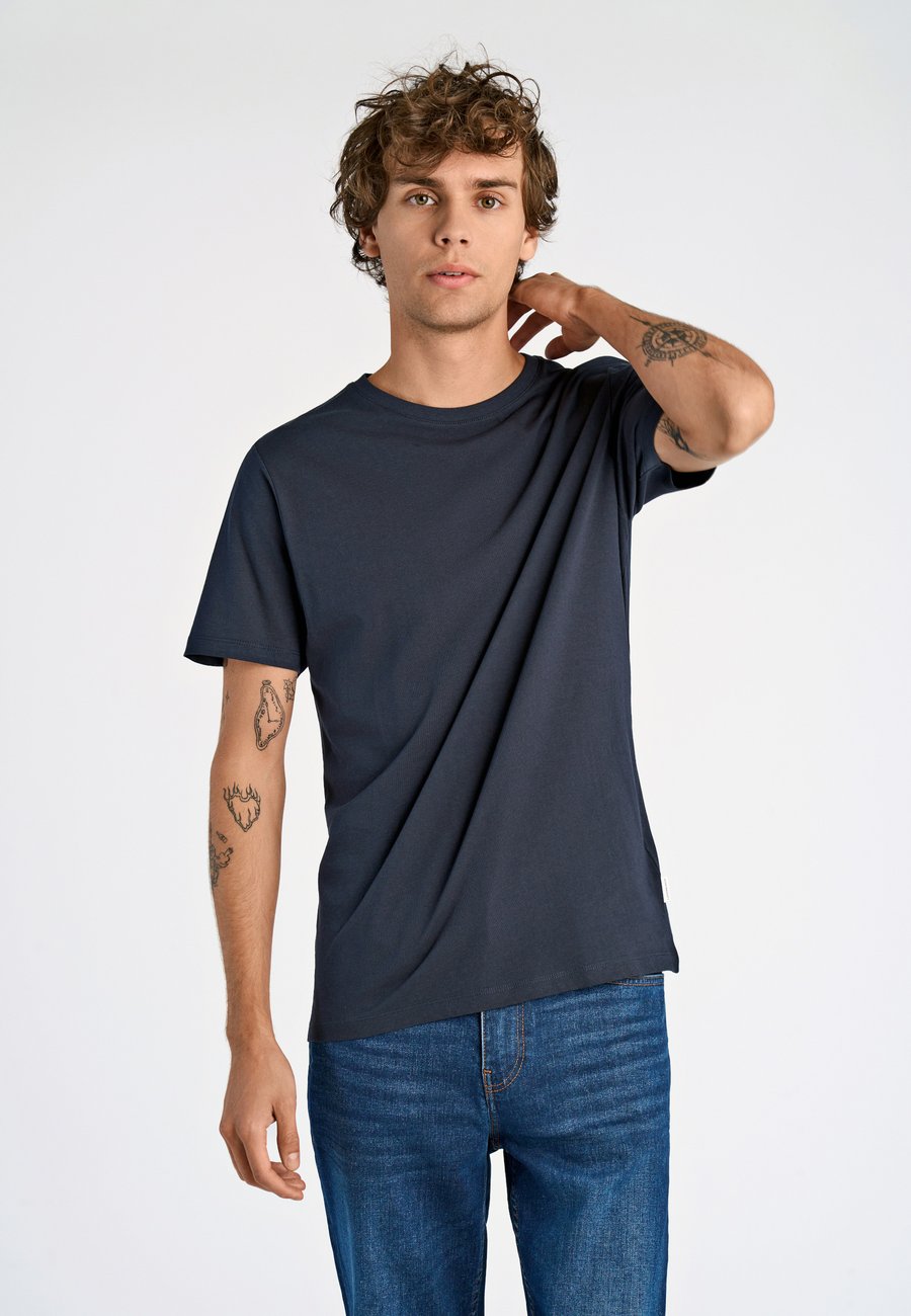 Футболка Lindbergh TEE S/S, Bl/Wh/Multi-Coloured, Красный, Футболка Lindbergh TEE S/S, Bl/Wh/Multi-Coloured
Футболка Lindbergh TEE S/S, Bl/Wh/Multi-Coloured, Красный, Футболка Lindbergh TEE S/S, Bl/Wh/Multi-Coloured