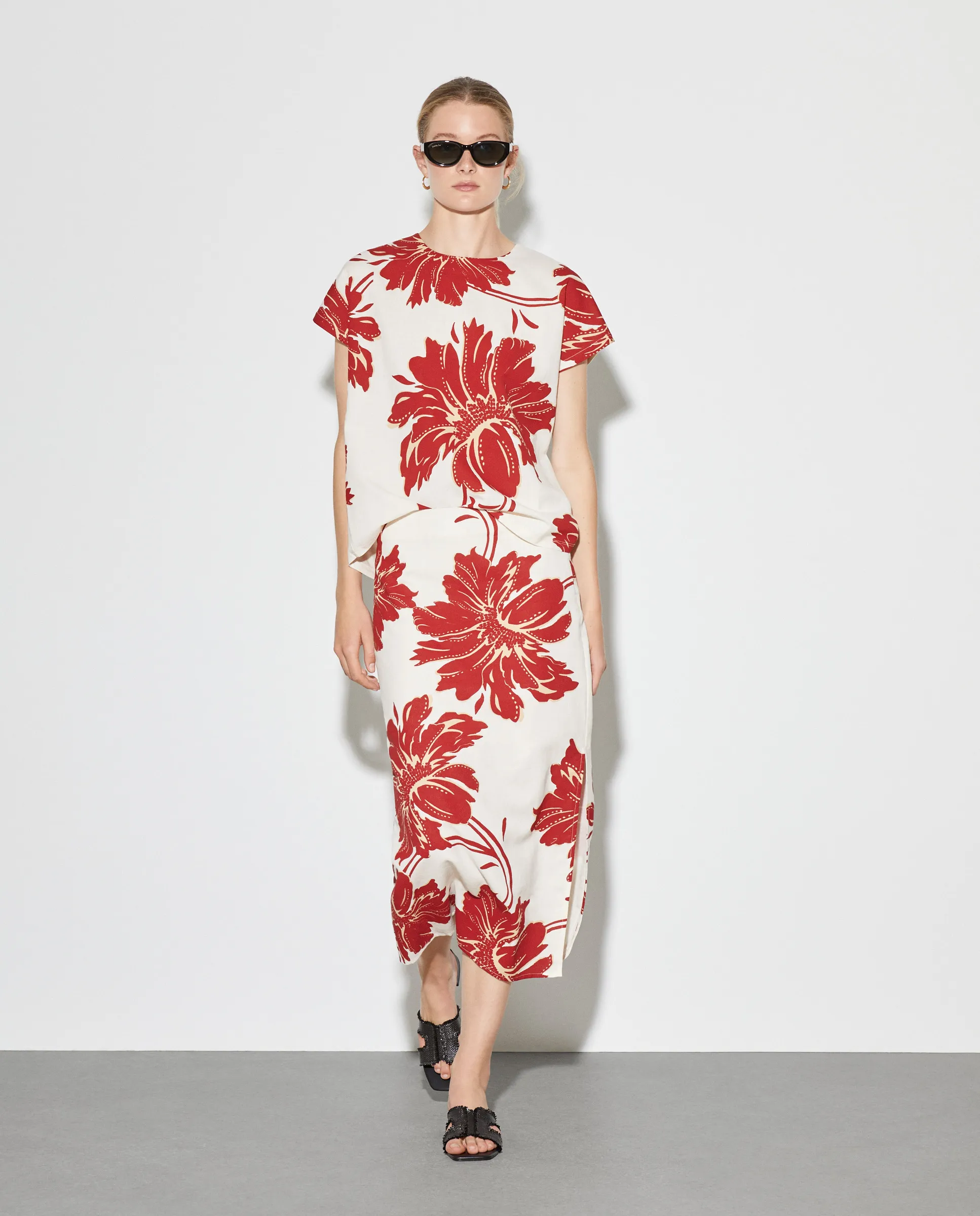 Женская футболка с коротким рукавом с принтом Woman El Corte Inglés, красный 
Женская футболка с коротким рукавом с принтом Woman El Corte Inglés, красный