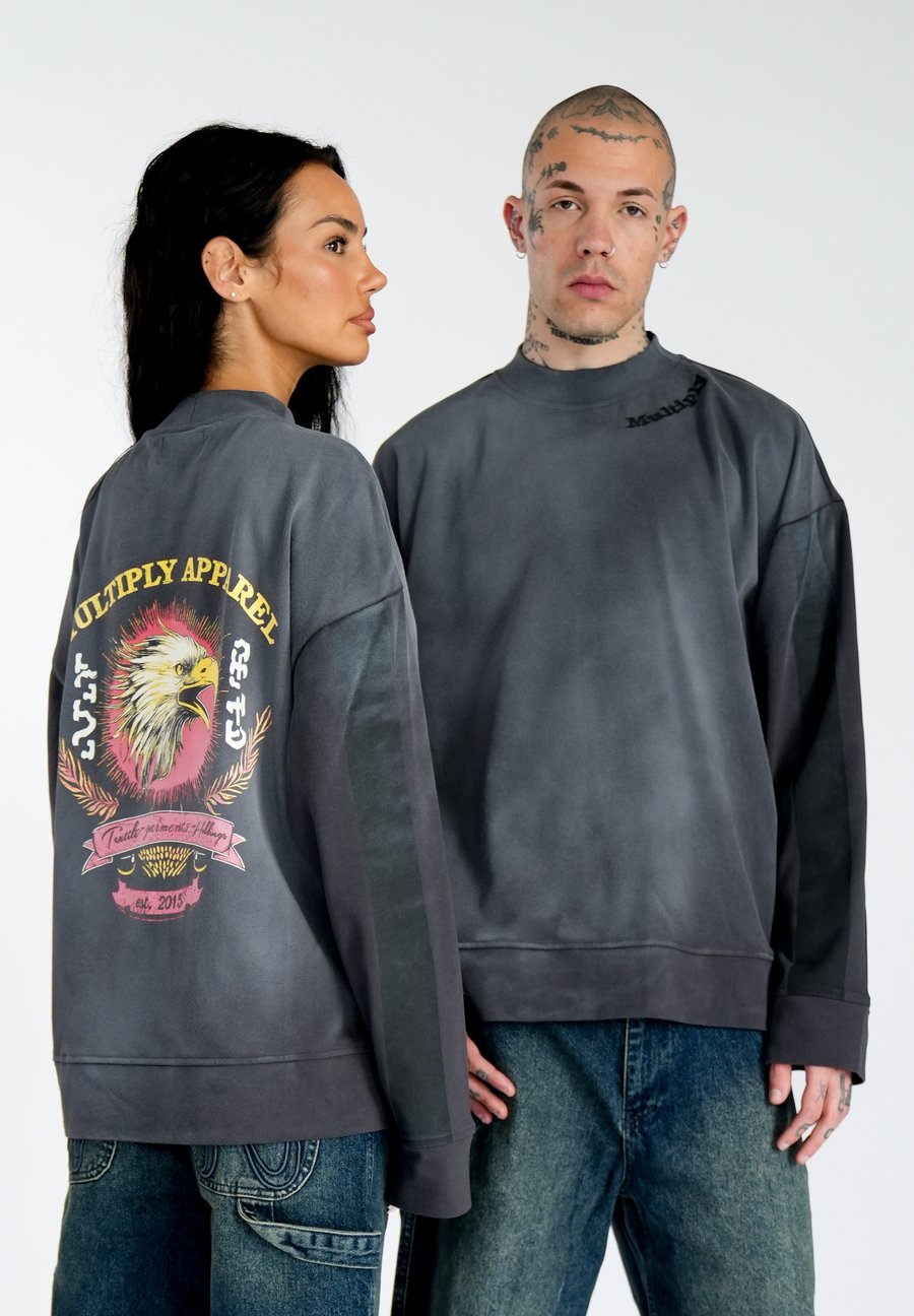 Топ Multiply Apparel OVERSIZE ROAD TRIP, Black Soda Washed/Black
Топ Multiply Apparel OVERSIZE ROAD TRIP, Black Soda Washed/Black