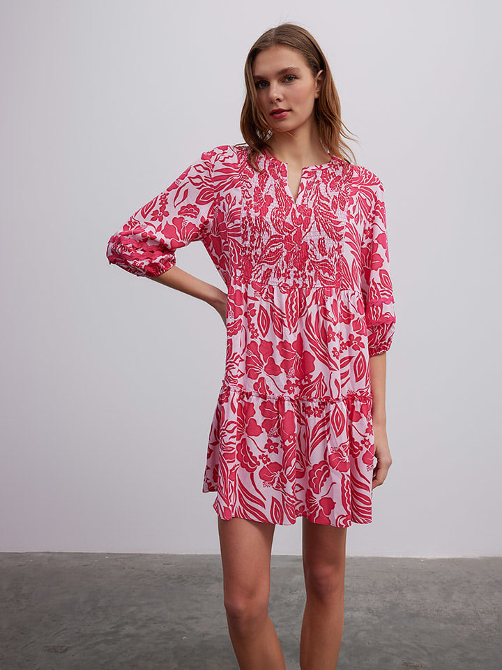 Короткое платье BGN
Короткое платье BGN