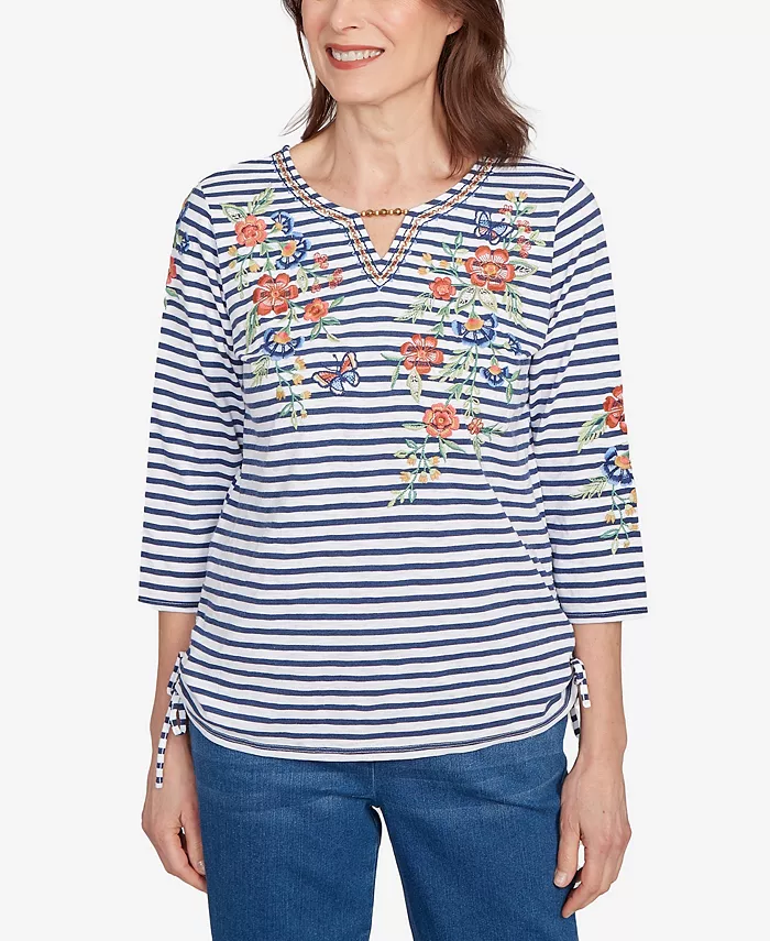 Топ Petite El Paso с цветочной полоской и сборками по бокам Alfred Dunner, синий
Топ Petite El Paso с цветочной полоской и сборками по бокам Alfred Dunner, синий