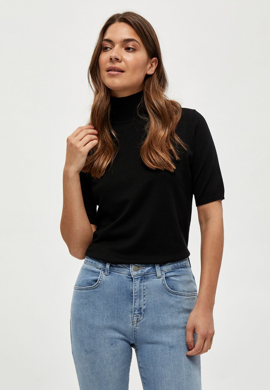 Базовая футболка Milima Roll Neck Knit Minus, черный
Базовая футболка Milima Roll Neck Knit Minus, черный