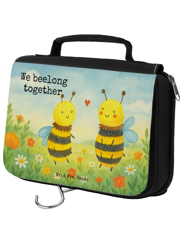 Mr. & Mrs. Panda Косметичка с изображением пчелы и надписью белого цвета
Mr. & Mrs. Panda Косметичка с изображением пчелы и надписью белого цвета