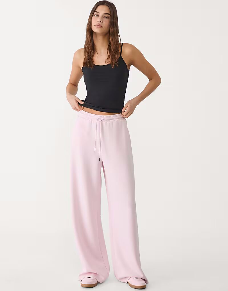 Базовая майка Stradivarius черного цвета
Базовая майка Stradivarius черного цвета