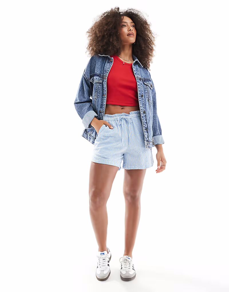 Шорты JJXX из сирсакера в синюю полоску
Шорты JJXX из сирсакера в синюю полоску