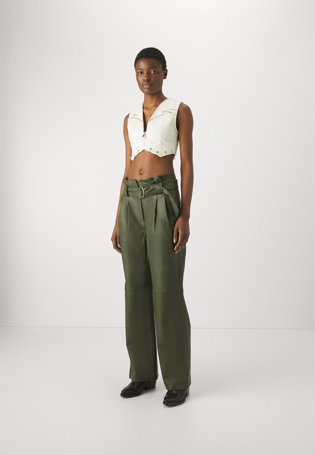 Топ DRACULA GILET BULL SLEGATO Pinko, белый
Топ DRACULA GILET BULL SLEGATO Pinko, белый