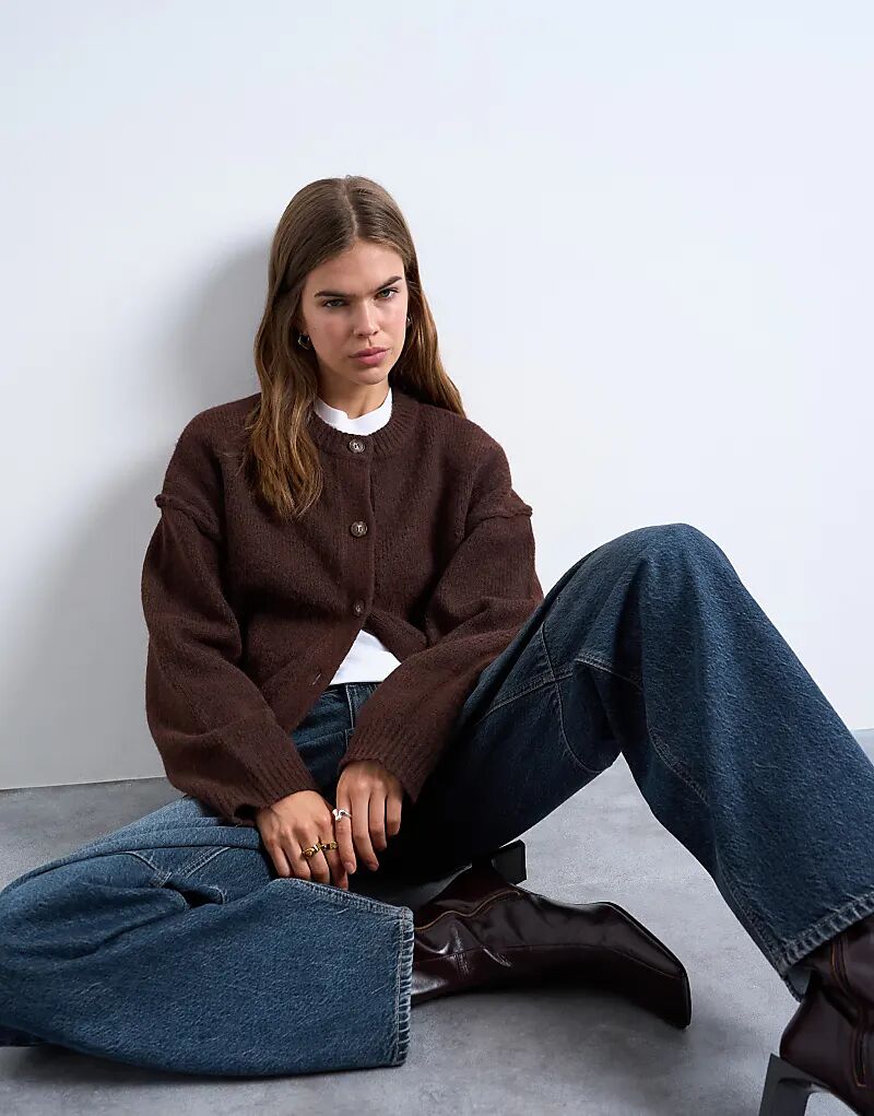 Свободный кардиган Topshop с открытым швом коричневого цвета
Свободный кардиган Topshop с открытым швом коричневого цвета