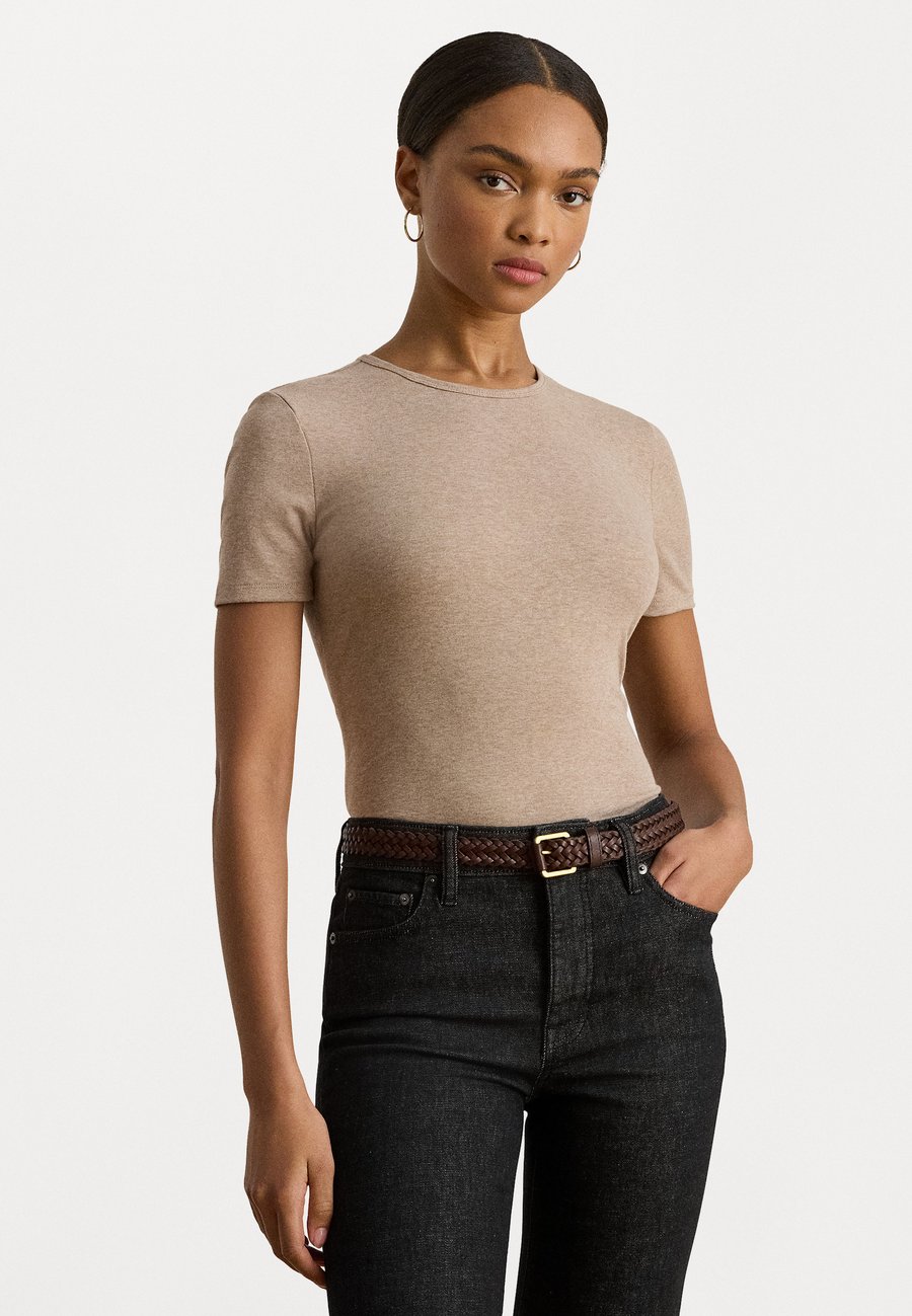Футболка Lauren Ralph Lauren STRETCH COTTON CREWNECK TEE, Adirondack Heather/Light Brown
Футболка Lauren Ralph Lauren STRETCH COTTON CREWNECK TEE, Adirondack Heather/Light Brown