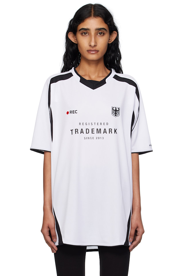 Футболка бренда Trademark Vetements, белый
Футболка бренда Trademark Vetements, белый