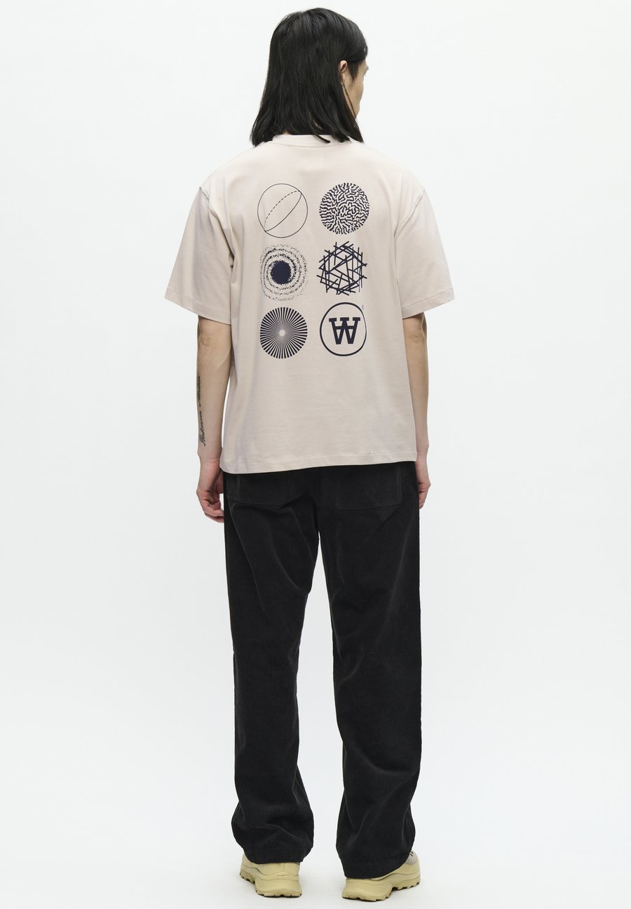 Футболка DOUBLE A BY W.W. LIAM TEE , Moonstruck/Grey, Серый, Футболка DOUBLE A BY W.W. LIAM TEE , Moonstruck/Grey
Футболка DOUBLE A BY W.W. LIAM TEE , Moonstruck/Grey, Серый, Футболка DOUBLE A BY W.W. LIAM TEE , Moonstruck/Grey