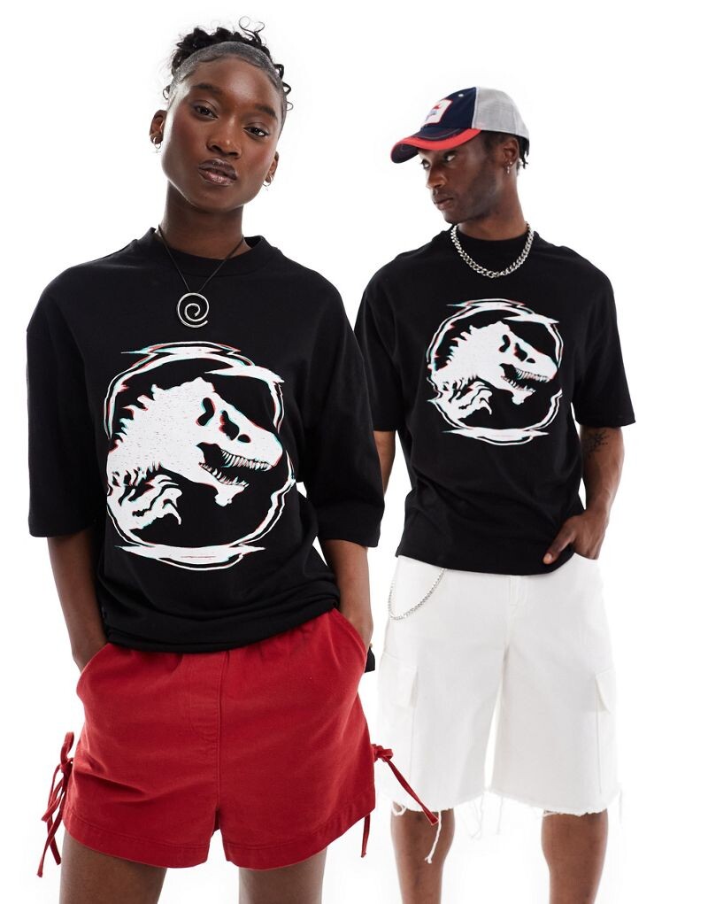 Черная оверсайз-футболка унисекс с лицензией ASOS DESIGN с логотипом Jurassic World
Черная оверсайз-футболка унисекс с лицензией ASOS DESIGN с логотипом Jurassic World