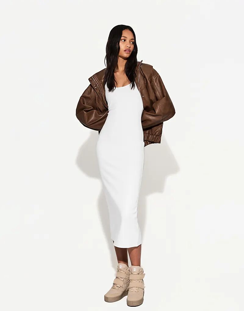 Платье миди Bershka на бретелях белого цвета
Платье миди Bershka на бретелях белого цвета