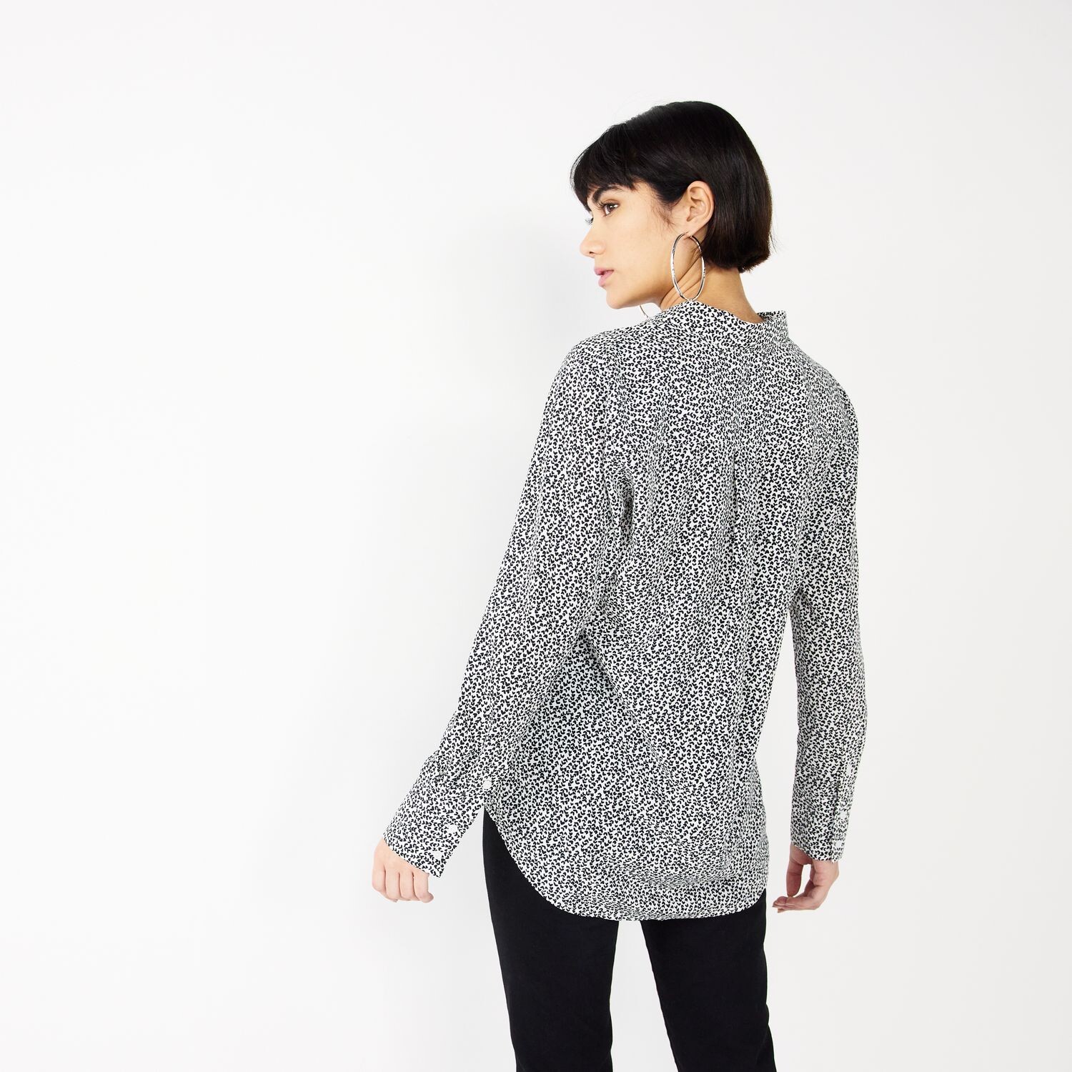 Женская рубашка на пуговицах с драпировкой Nine West Nine West, белый
Женская рубашка на пуговицах с драпировкой Nine West Nine West, белый