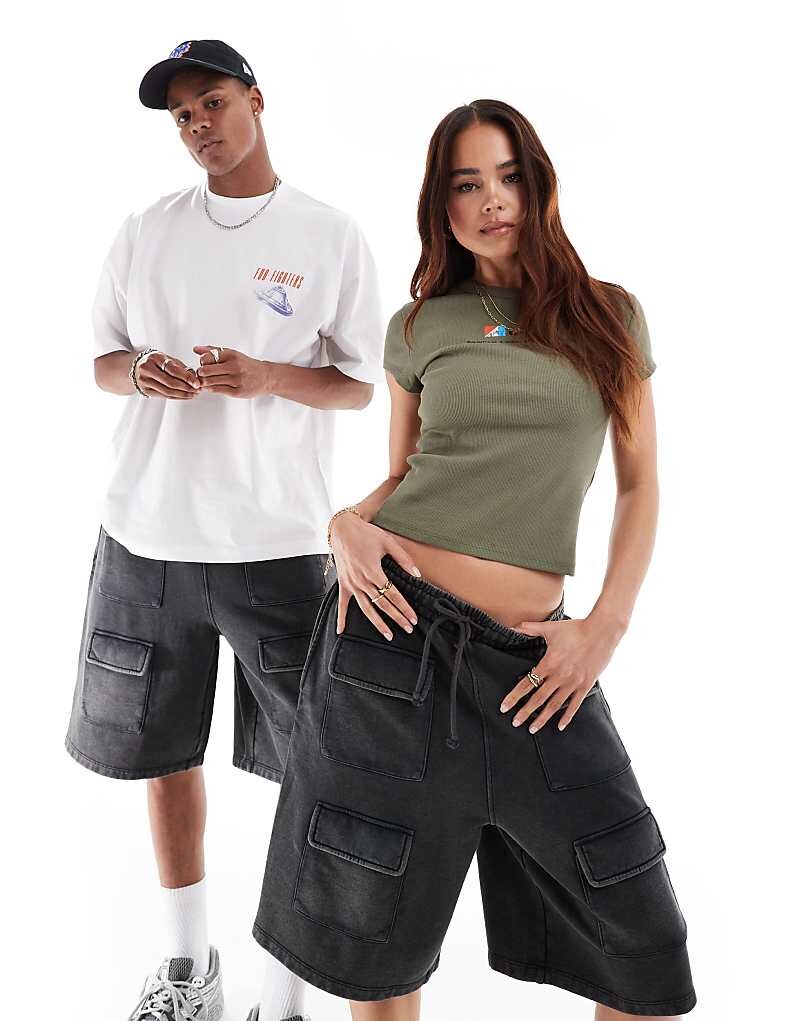 ASOS DESIGN – Широкие шорты унисекс с накладными карманами и декоративной строчкой черного цвета
ASOS DESIGN – Широкие шорты унисекс с накладными карманами и декоративной строчкой черного цвета