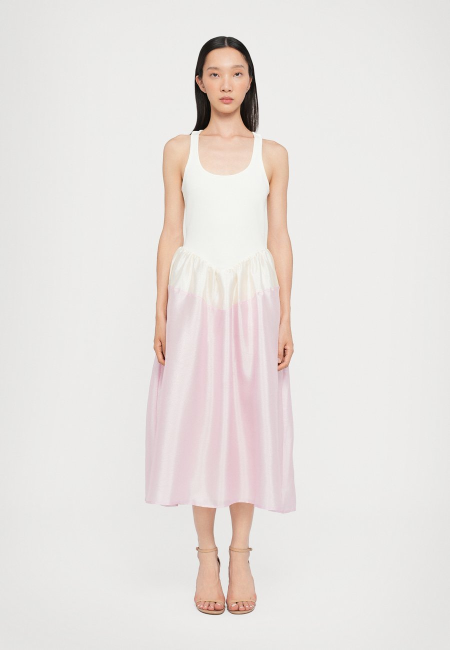 Платье Stine Goya Day dress, Pastel Pink/Pink
Платье Stine Goya Day dress, Pastel Pink/Pink