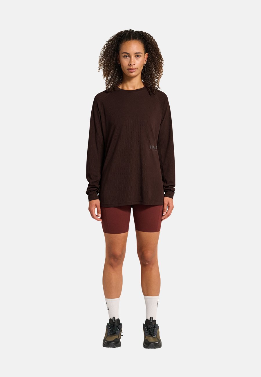 Топ HALO SORONA LS, Bitter Chocolate/Dark Brown
Топ HALO SORONA LS, Bitter Chocolate/Dark Brown