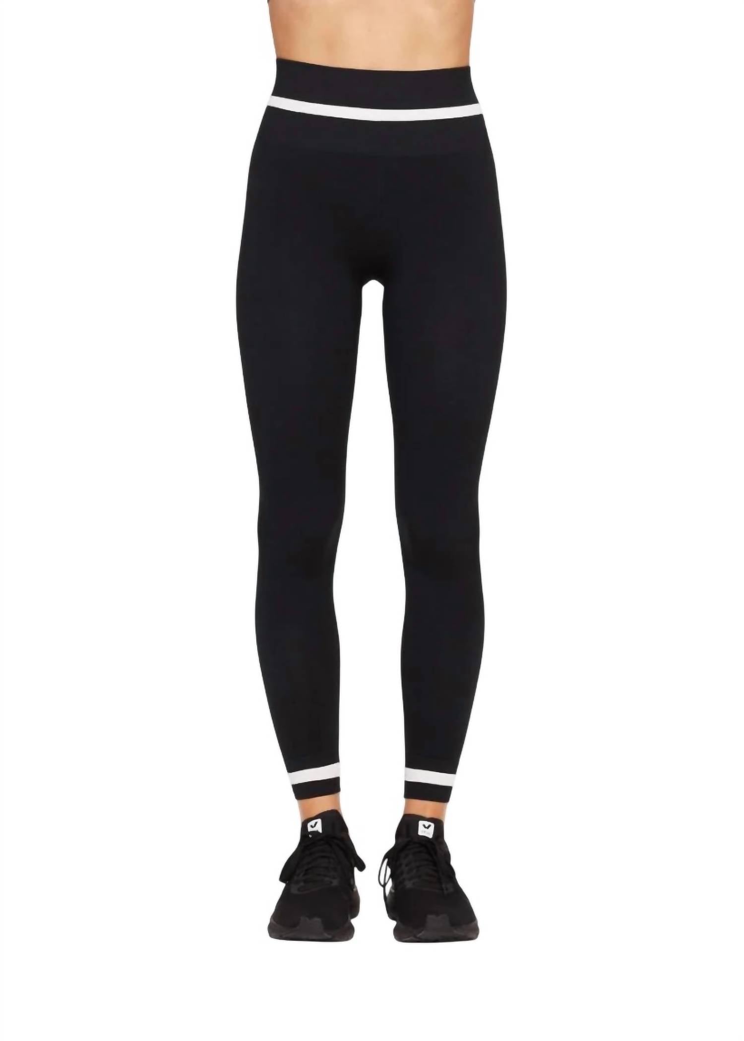 Бесшовные брюки-миди Form черного цвета THE UPSIDE
Бесшовные брюки-миди Form черного цвета THE UPSIDE