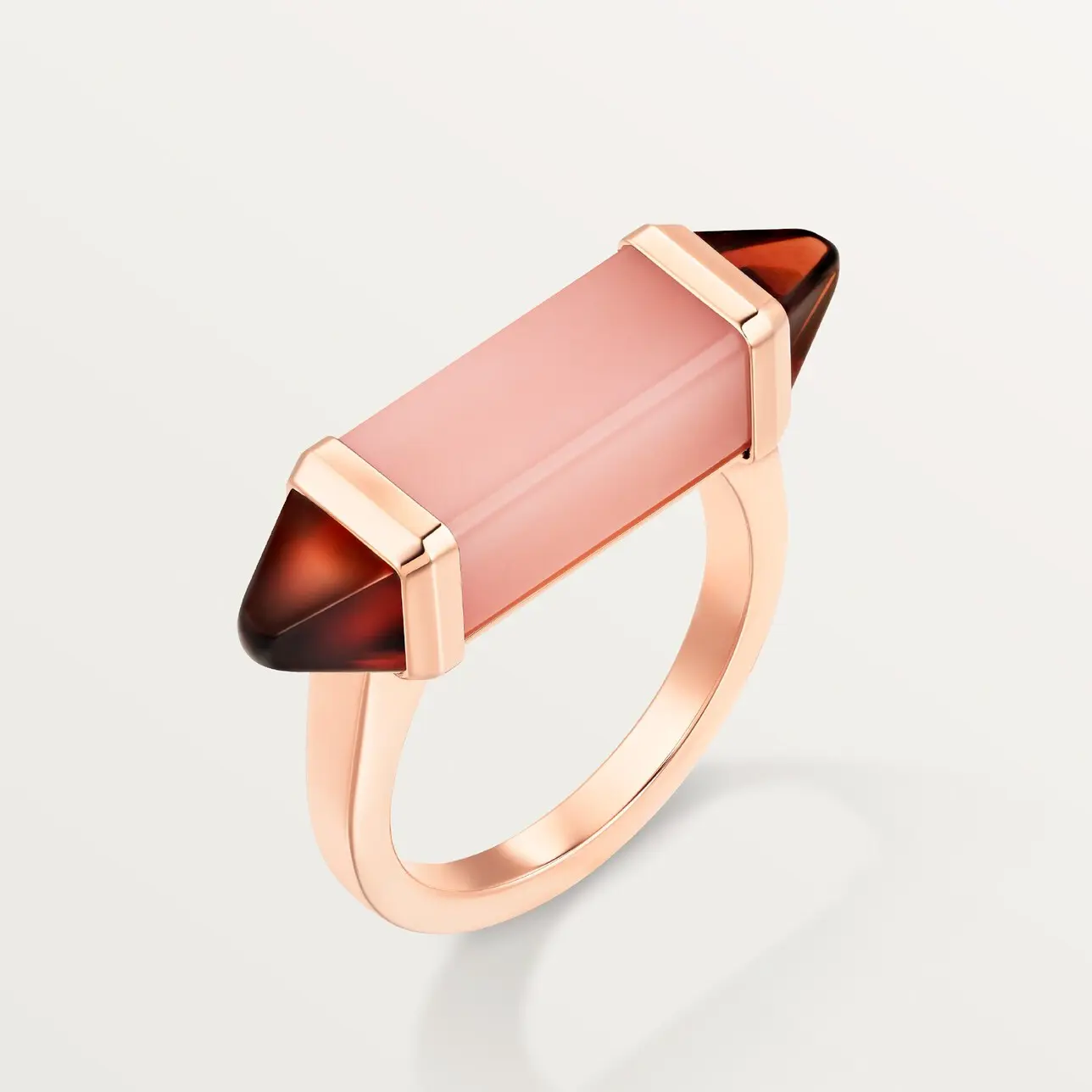 Кольцо Cartier Les Berlingots de Cartier, розовое золото/халцедон/гранат
Кольцо Cartier Les Berlingots de Cartier, розовое золото/халцедон/гранат