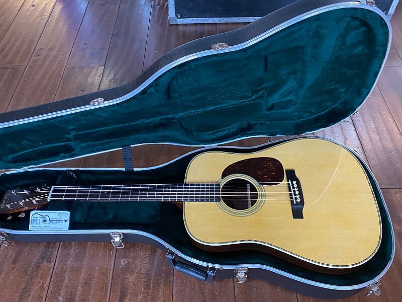 Martin Standard Series HD-28 HD28 Натуральный #2692489 4 фунта 4,9 унции
Martin Standard Series HD-28 HD28 Натуральный #2692489 4 фунта 4,9 унции