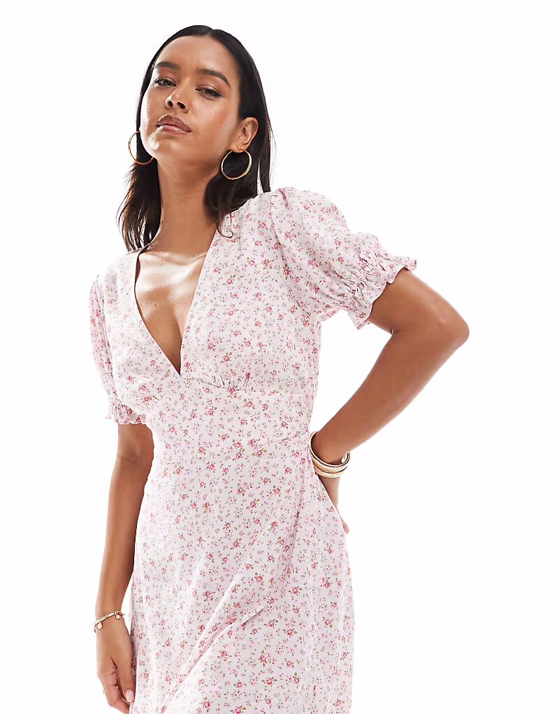 Платье-мини с V-образным вырезом и принтом Miss Selfridge в виде чайной ложки с розовым мелким узором
Платье-мини с V-образным вырезом и принтом Miss Selfridge в виде чайной ложки с розовым мелким узором