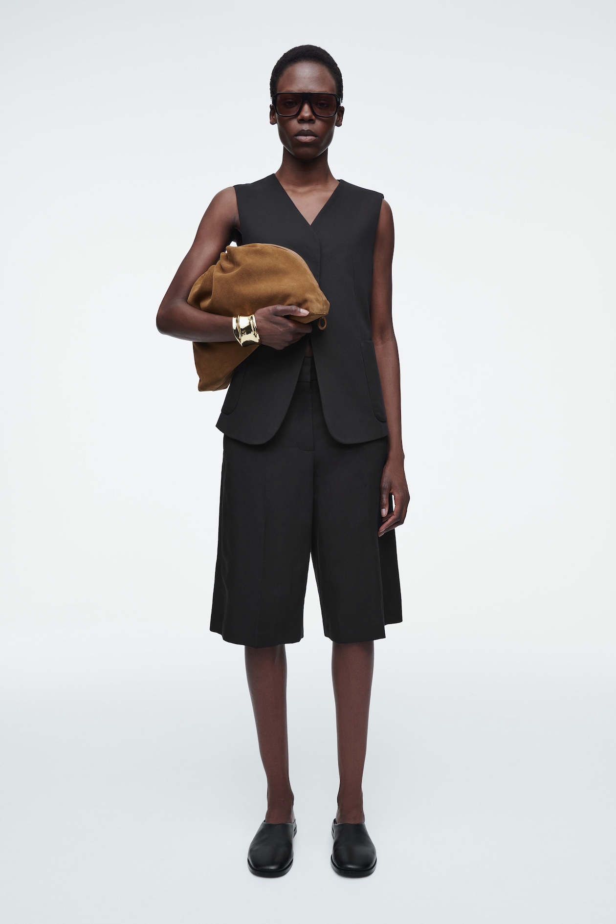 Замшевый клатч " cavatelli” COS, коричневый
Замшевый клатч " cavatelli” COS, коричневый