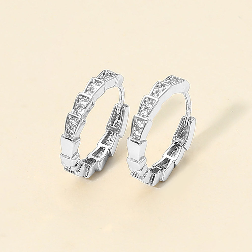 Геометрические серьги-кольца с фианитами, покрытыми 14-каратным золотом Fashnzfab, серебряный
Геометрические серьги-кольца с фианитами, покрытыми 14-каратным золотом Fashnzfab, серебряный