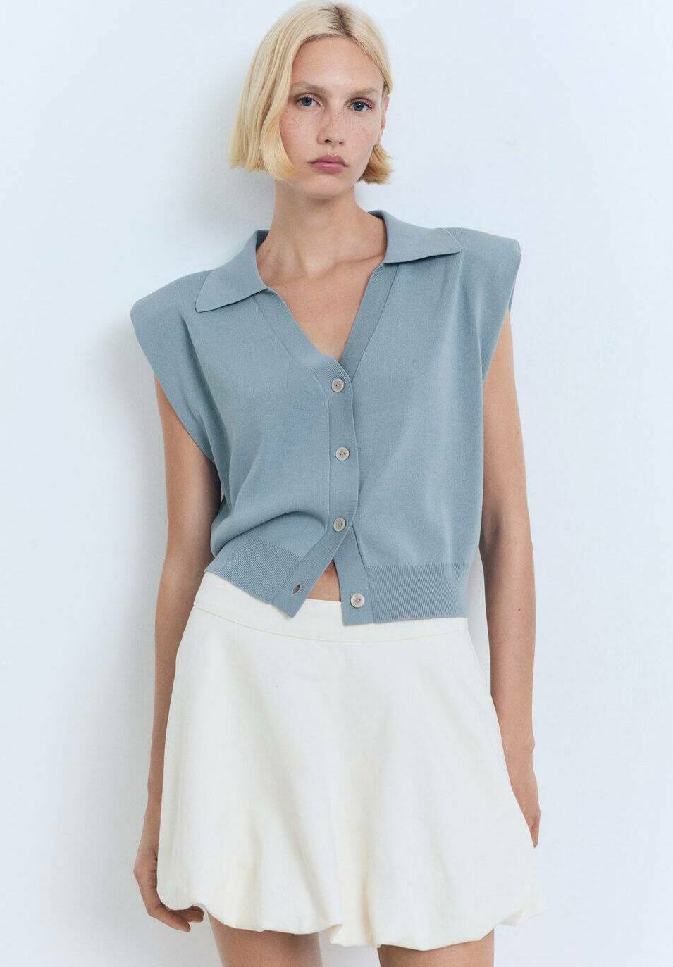 Кардиган SCHOUDERVULLING Mango, темно-синий
Кардиган SCHOUDERVULLING Mango, темно-синий