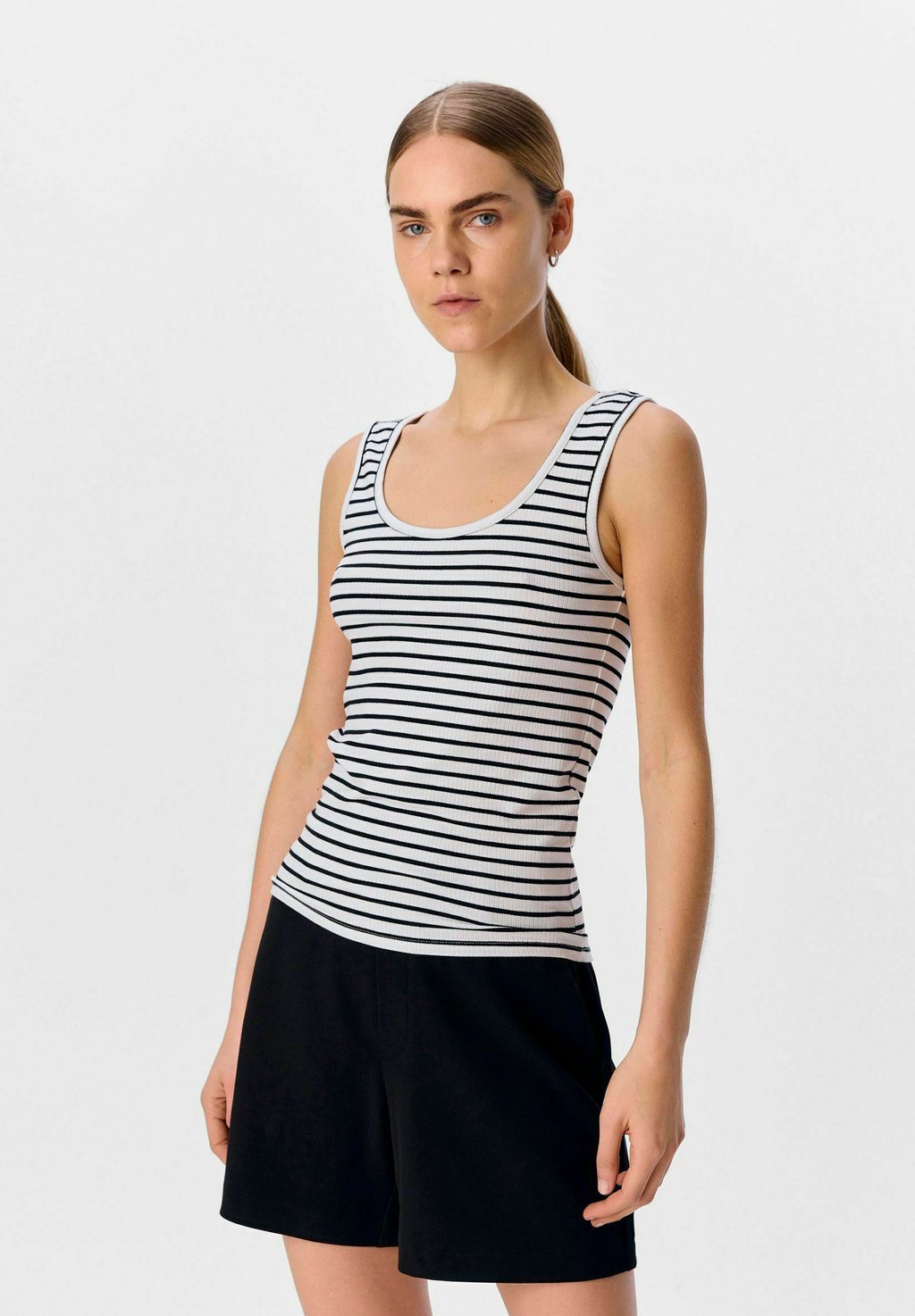 Топ TANK STREIFEN Object, белый
Топ TANK STREIFEN Object, белый