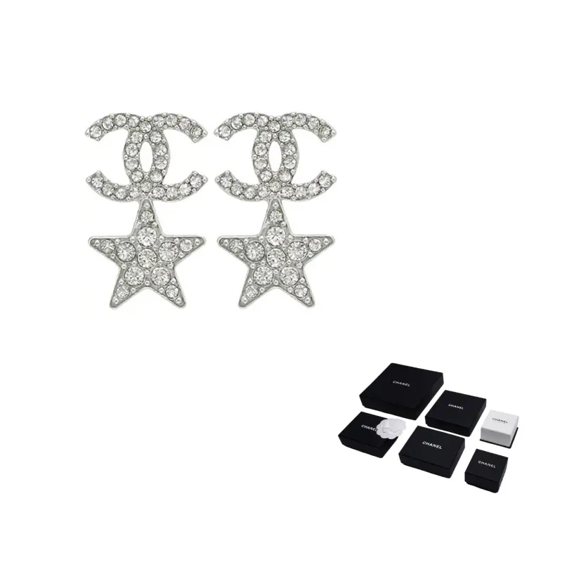 Серьги-гвоздики с камнями Rhinestone CHANEL, серебро
Серьги-гвоздики с камнями Rhinestone CHANEL, серебро