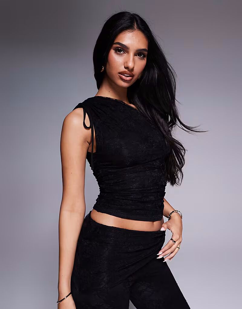 Эксклюзивный двухслойный облегающий топ Kaiia на одно плечо со сборками и кружевом, черный цвет
Эксклюзивный двухслойный облегающий топ Kaiia на одно плечо со сборками и кружевом, черный цвет