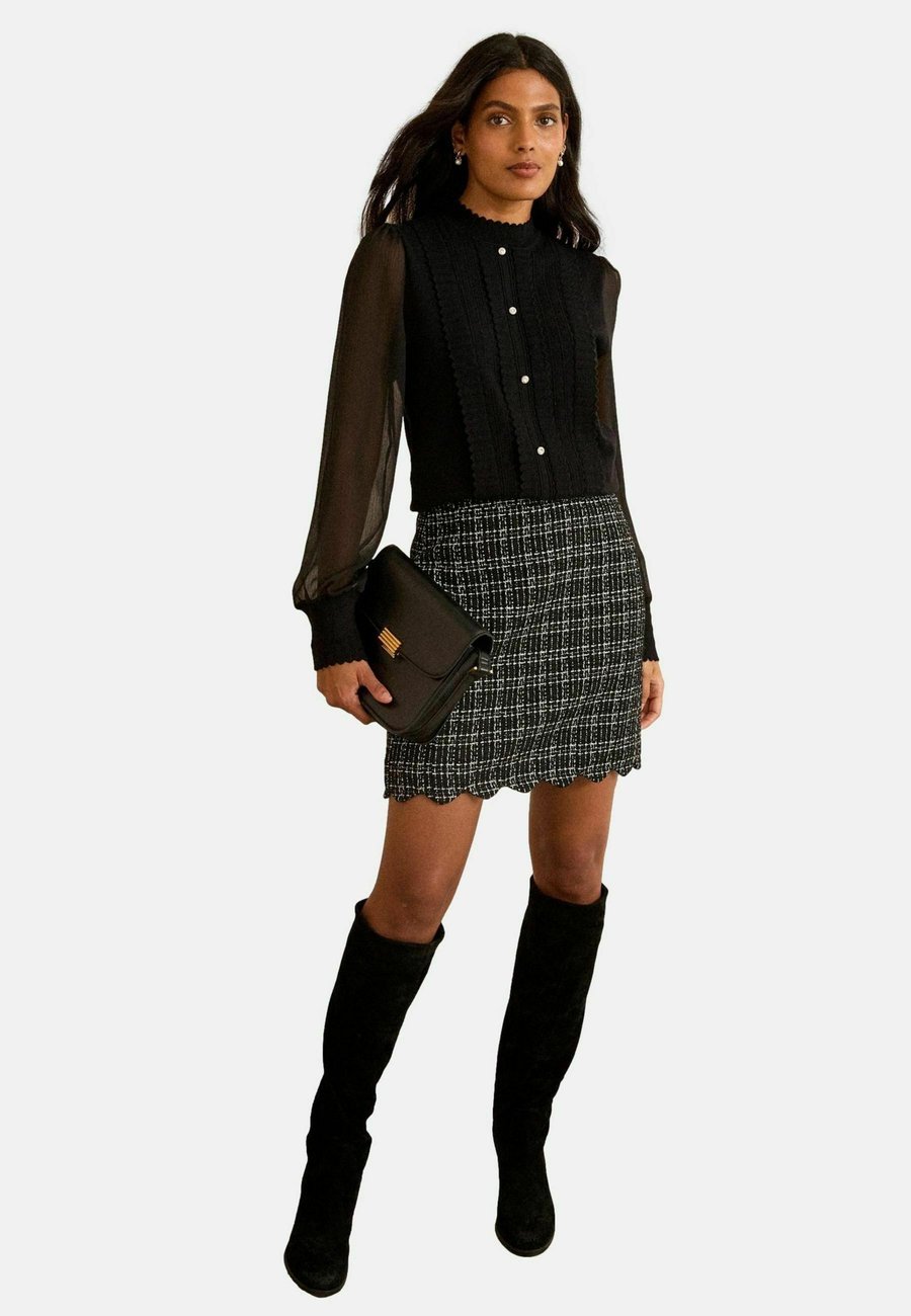 Блуза Love & Roses REGULAR FIT , Black Funnel Neck/Mottled Black
Блуза Love & Roses REGULAR FIT , Black Funnel Neck/Mottled Black