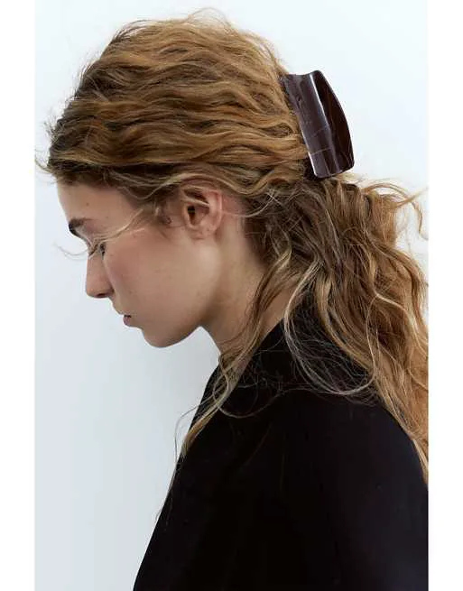 Коричневая квадратная заколка для волос Pull&Bear
Коричневая квадратная заколка для волос Pull&Bear