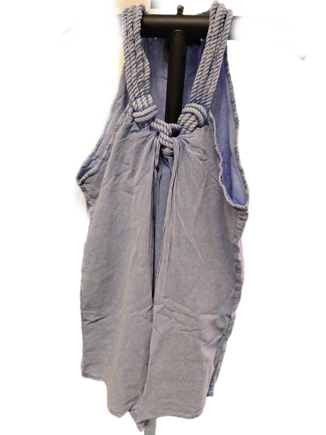 Женский топ-халтер с воротничком-веревкой из светлого денима Pine Apparel, Light Denim
Женский топ-халтер с воротничком-веревкой из светлого денима Pine Apparel, Light Denim