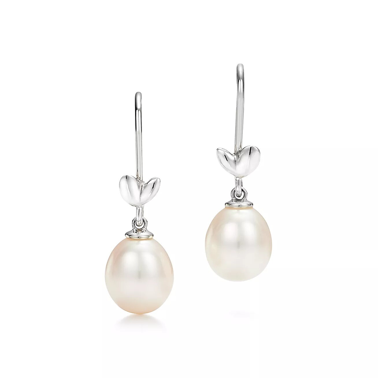 Серьги Tiffany & Co. x Paloma Picasso Olive Leaf Drop, серебро/жемчуг
Серьги Tiffany & Co. x Paloma Picasso Olive Leaf Drop, серебро/жемчуг